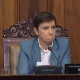 Brnabić: Šta je Vučićev najveći greh, što pravi palačinke vojnicima i uštipke deci? 6