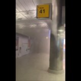 Požar na aerodromu u Njujorku: Deset ljudi povređeno, oko 1.000 evakuisano (VIDEO) 6