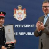 Vučić odlikovao žandarma: Jevremović oličenje svih vrlina koje očekujemo od ljudi koji čuvaju našu zemlju 8