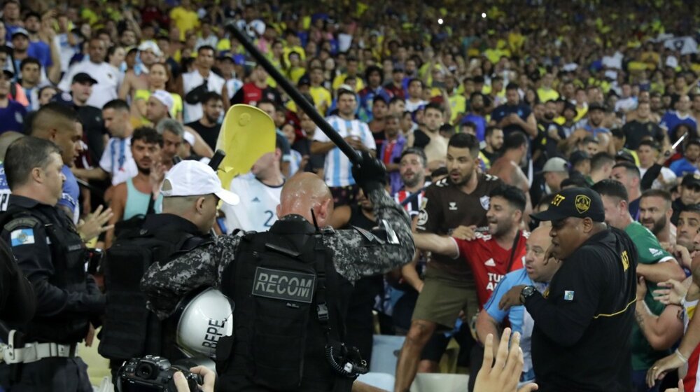 Haos na utakmici u Brazilu, policajac upucao golmana da bi sprečio incidente (VIDEO) 1
