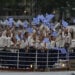 (UŽIVO) Svečano otvaranje Olimpijskih igara u Parizu: Senom plove veliki čamci i male barke, sa balkona ih gleda Nadal (VIDEO, FOTO) 2