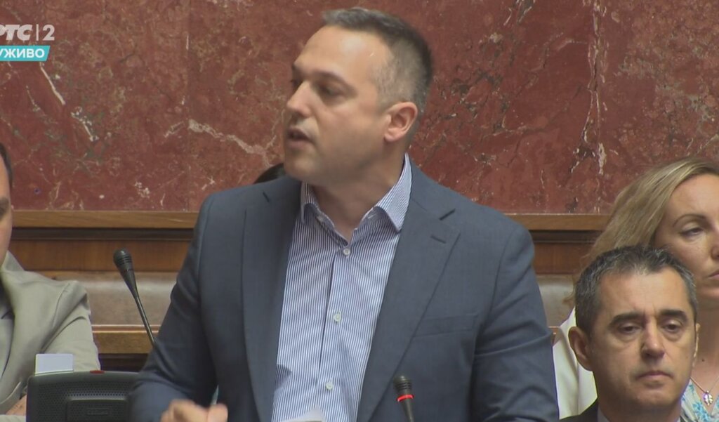 UŽIVO Vučević u Skupštini predstavio srpsku Deklaraciju, Ćuta poručio ministrima da su dali d..e pod kiriju (FOTO/VIDEO) 14