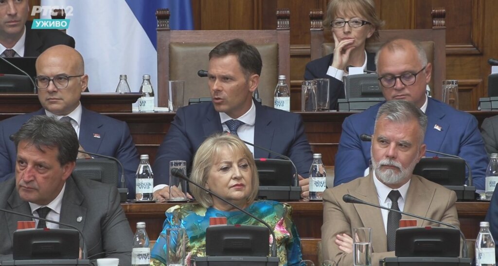 UŽIVO Rasprava u Skupštini: Marinika Tepić oštro odgovorila Dubravki Đedović, Ćuta poručio ministrima da su dali d..e pod kiriju (FOTO/VIDEO) 5