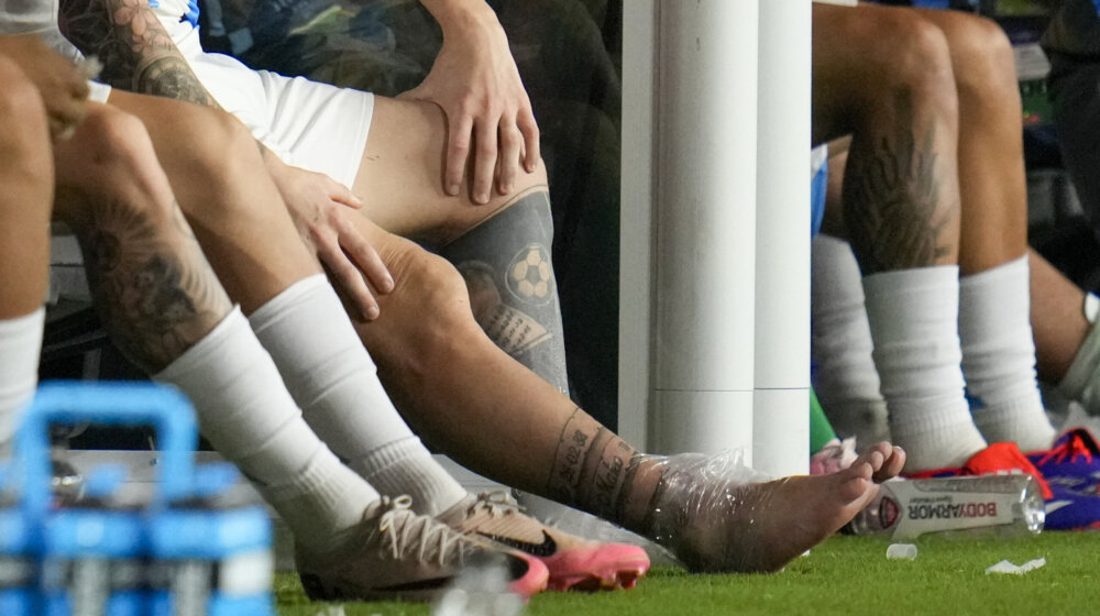 Do desnog kolena kao Robokap: Povređeni Mesi došepao na utakmicu Intera iz Majamija (VIDEO) 9