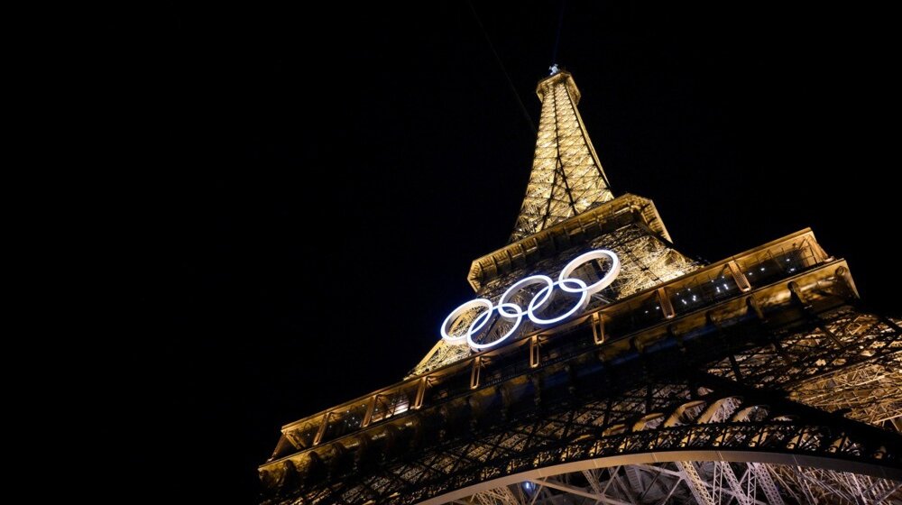 Gde ako ne u Parizu: Ljubav u argentinskom olimpijskom timu krunisana prosidbom na Seni (VIDEO) 1