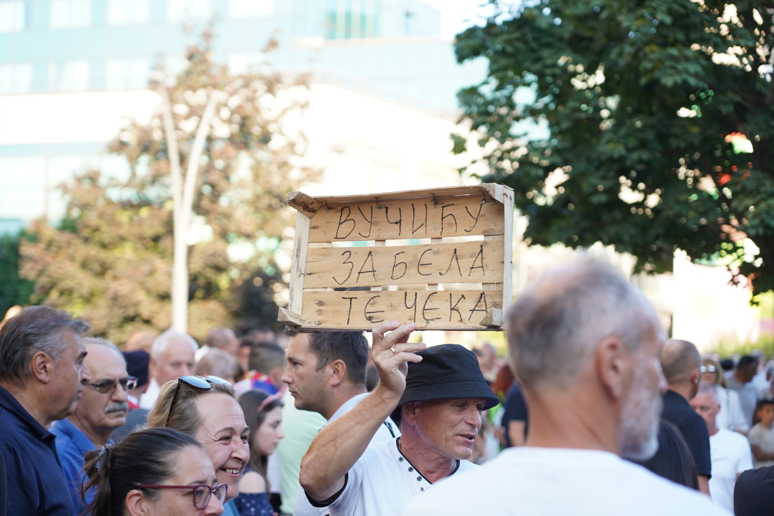 "Crni Švabo, što si opet doš'o kad znaš kako ti je deda proš'o": Kako je izgledao najmasovniji protest protiv "Rio Tinta" u Šapcu? (FOTO) 34