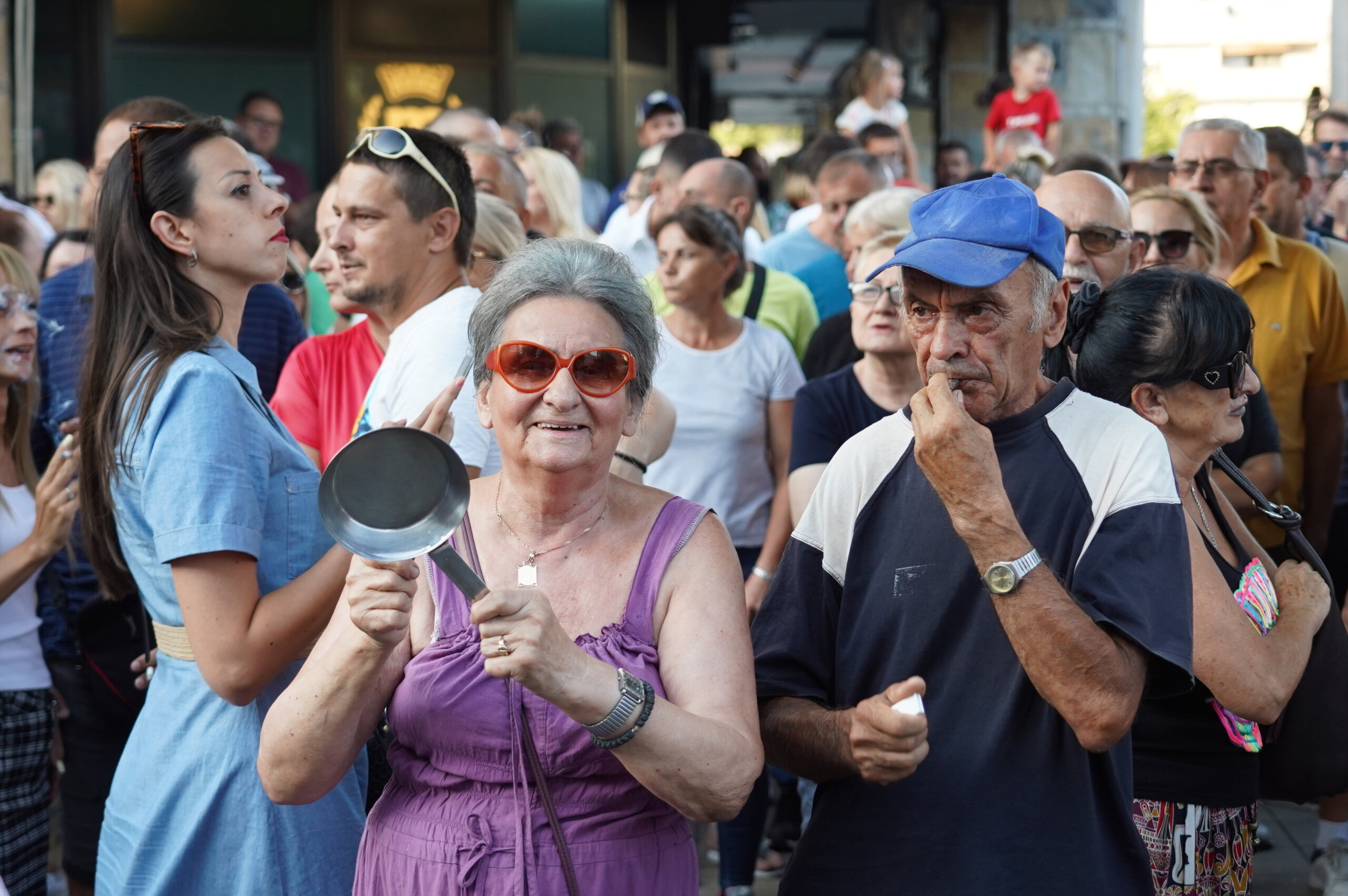"Crni Švabo, što si opet doš'o kad znaš kako ti je deda proš'o": Kako je izgledao najmasovniji protest protiv "Rio Tinta" u Šapcu? (FOTO) 25