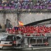 (UŽIVO) Svečano otvaranje Olimpijskih igara u Parizu: Senom plove veliki čamci i male barke, sa balkona ih gleda Nadal (VIDEO, FOTO) 10