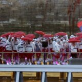 Karnevalom na Seni svečano otvorene Olimpijske igre u Parizu: Kiša otežala akterima svaki segment ceremonije (VIDEO, FOTO) 6