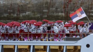 Karnevalom na Seni svečano otvorene Olimpijske igre u Parizu: Kiša otežala akterima svaki segment ceremonije (VIDEO, FOTO) 9
