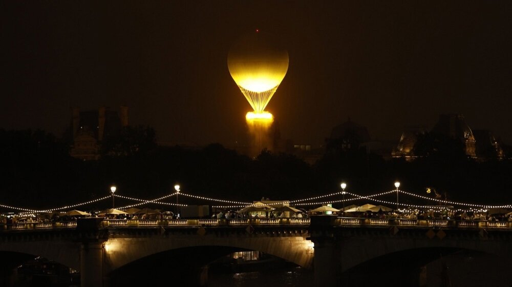Neviđeno na olimpijskim igrama: Olimpijski plamen lebdi nad Parizom u podnožju balona 11