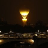 Olimpijski plamen upaljen na poseban način - lebdi nad Parizom u podnožju balona (VIDEO, FOTO) 14