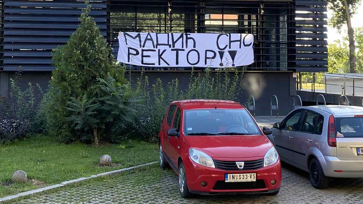Studenti koji blokiraju rad Rektorata u Novom Sadu: Rektor se priprema da nas izbaci 2