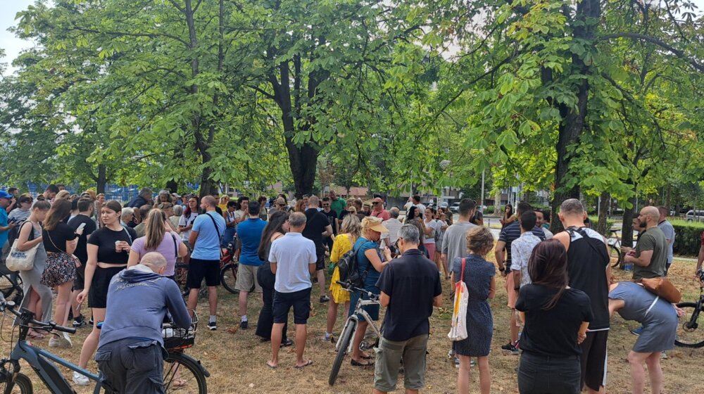 Novosađani se okupili u Železničkom parku u znak podrške ljudima u Loznici: Ako se usvoji novi prostorni plan i dozvoli izgradnja rudnika, počinju blokade 9