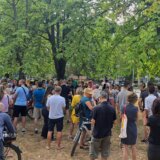 Novosađani se okupili u Železničkom parku u znak podrške ljudima u Loznici: Ako se usvoji novi prostorni plan i dozvoli izgradnja rudnika, počinju blokade 5
