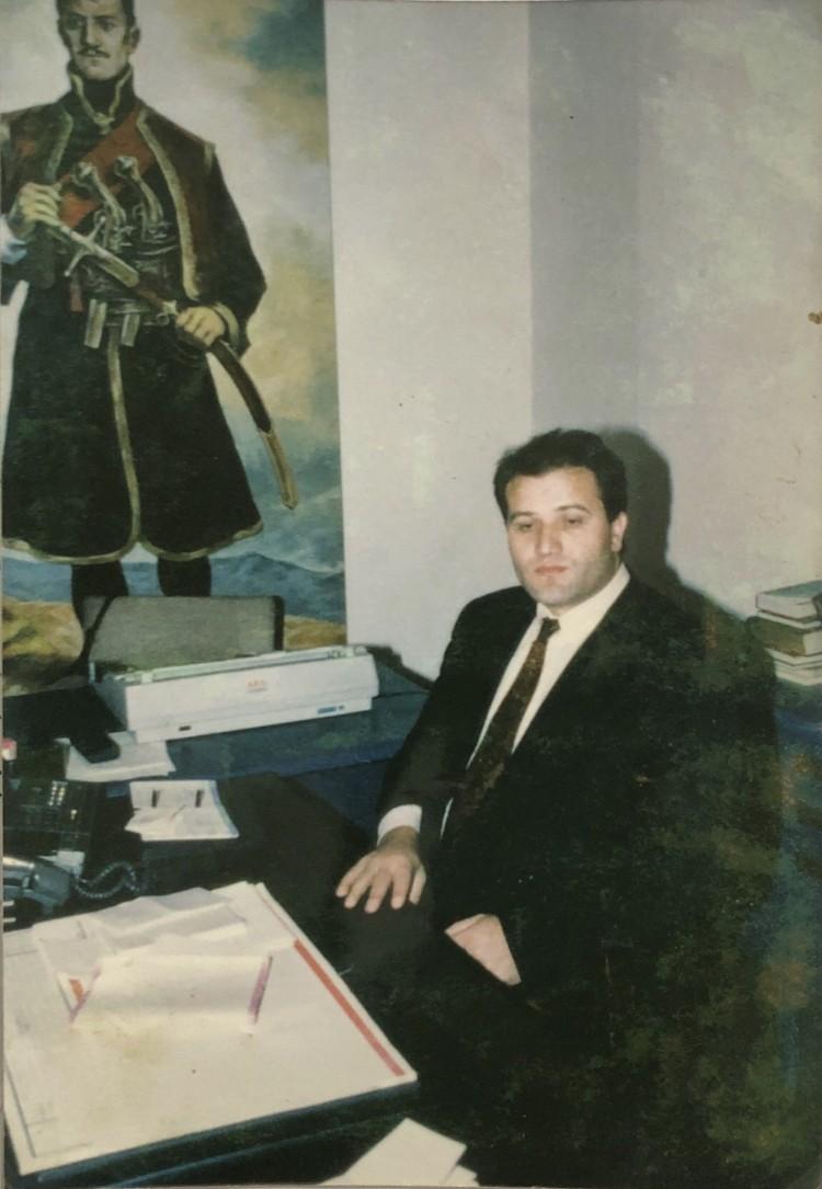 Srpska narodna obnova prva je nacionalna stranka nastala nakon pada komunizma u Srbiji: Jedan od osnivača je i otac premijera Miloša Vučevića 2