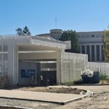 "Izgrađeni su nelegalno i tu ne bi smeli da budu": Društvo arhitekata Novog Sada traži rušenje nadzemnih objekata garaže kod Banovine 3