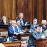 UŽIVO Nastavak sednice Skupštine Srbije - Brnabić oduzela reč Ćuti, Vučević optužio opoziciju da "vrši nasilje" 7