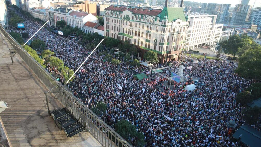 NGO für Insider: Vučić versucht durch uns – Drushtvo – die Proteste der Bevölkerung zu diskreditieren