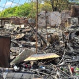 U požaru na Bežanijskoj kosi izgorelo više od osam baraka, nekoliko porodica ostalo bez krova nad glavom 10
