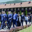 Prvo pojavljivanje premijera Vučevića nakon koronavirusa: Posetio Manasiju 11