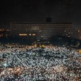 "Preživeo atentat, a da li će i proteste": Hiljade demonstranata u Slovačkoj ustalo protiv Ficove vlade 7