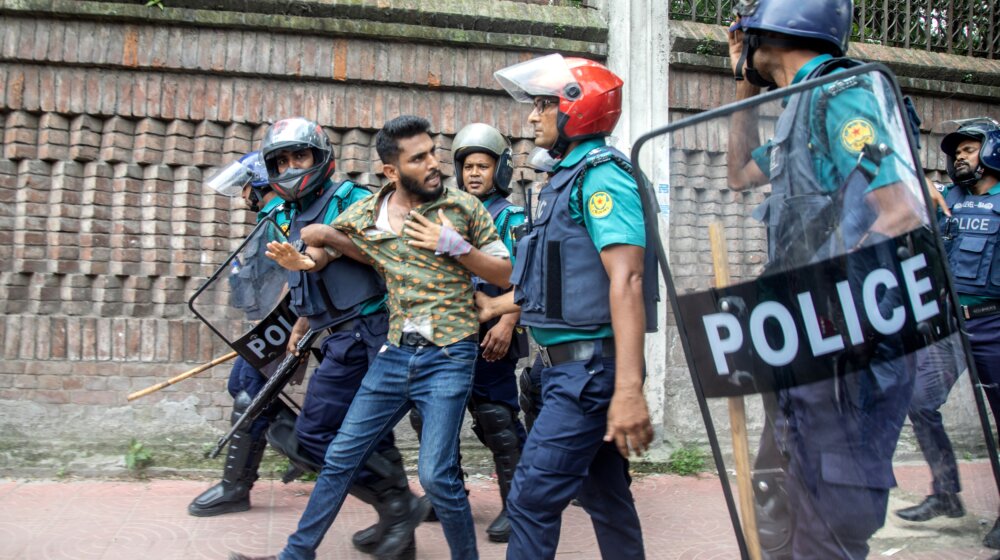 Blokiran internet, antivladini demonstranti kreću u marš na glavni grad: Nastavljeni nemiri u Bangladešu 1