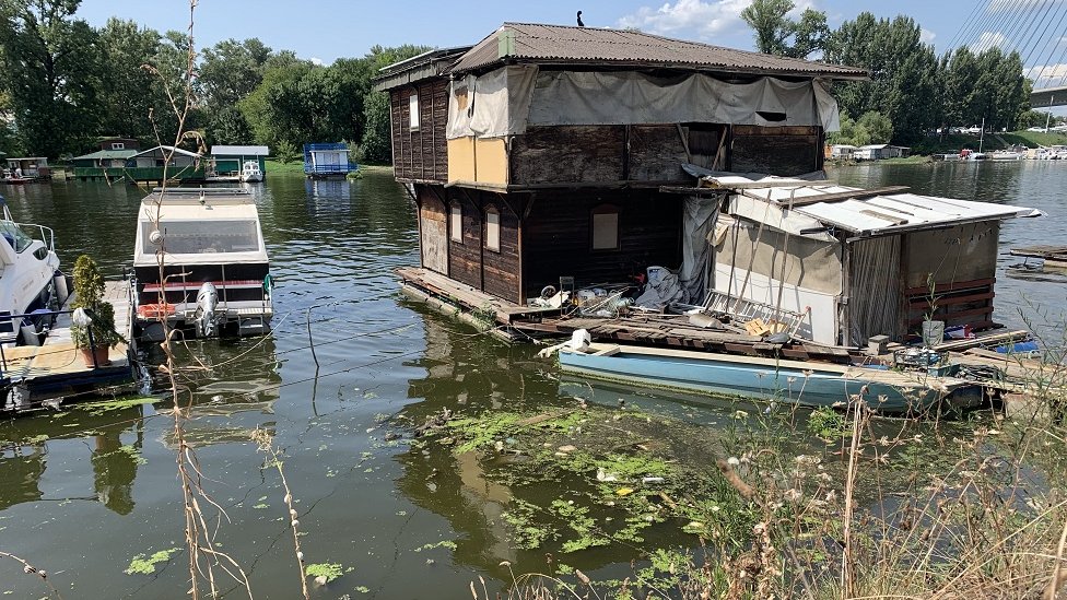 Splavovi pored mesta gde se uliva Topčiderska reka u Savski rukavac