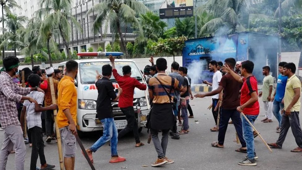 Bangladeš: Najmanje 25 mrtvih i stotine povređenih u sukobu policije i demonstranata 11
