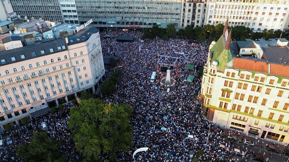 Rio Tinto u Srbiji: Završeni govori na Terazijama, protestna šetnja krenula protestna šetnja ka Gazeli 10