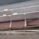 Cela zgrada se srušila u nabujalu reku (VIDEO) 1