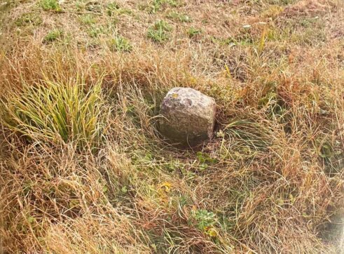 "Stani brate nije mrak i pročitaj ovaj znak": Šta nam kroz vekove "poručuju" spomenici bez grobova, krajputaši u Šumadiji (FOTO) 22