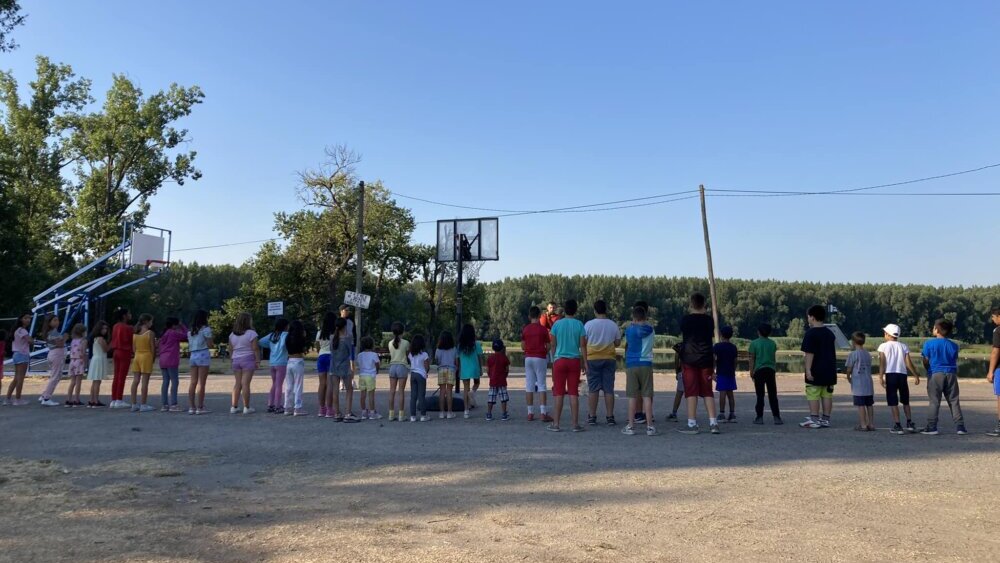 Kamp "Košnica prijateljstva" ugostila mališane na Begečkoj jami: "Učimo se pre svega drugarstvu i poverenju" 3