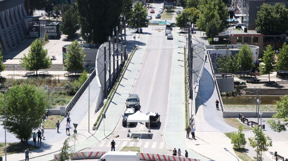 Da li je most na Ibru u Mitrovici uopšte u stanju da se preko njega odvija saobraćaj? 13