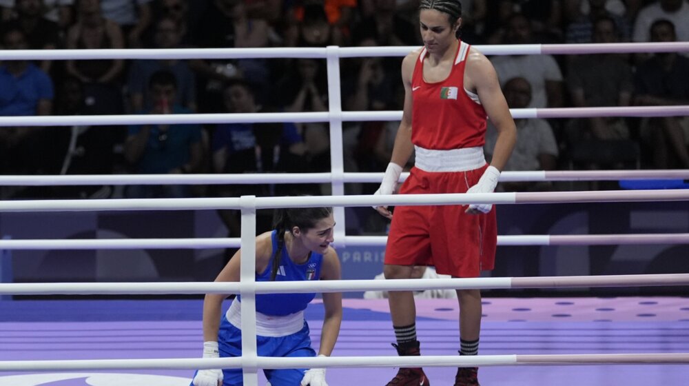 Italijanska bokserka predala meč: Odbila da pruži ruku, klekla na ring i rasplakala se (VIDEO) 1