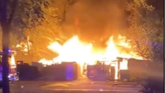 Ponovo veliki požar na Novom Beogradu, vatrogasne ekipe na terenu (VIDEO) 1