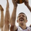 Basketaši Srbije pobedili olimpijskog šampiona i plasirali se u polufinale Evropskog prvenstva (VIDEO) 13