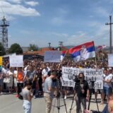 "Hapse nas da proteraju sve Srbe": Kako je izgledao protest više stotina Srba u Pasjanu zbog hapšenja petorice sunarodnika? 3