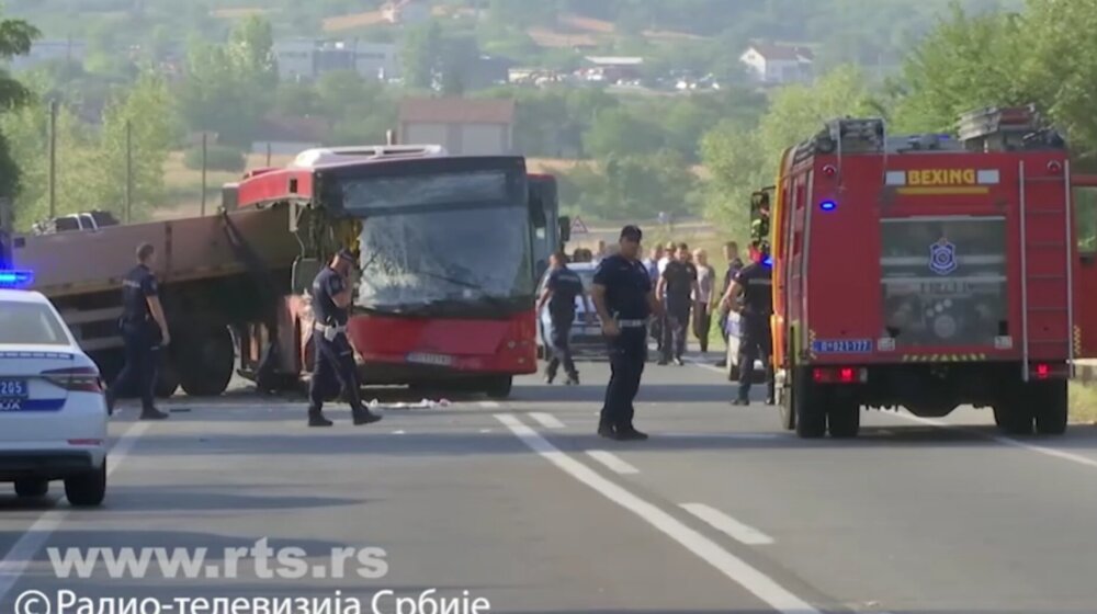 Sudar gradskog autobusa i kamiona između Umke i Ostružnice, jedna osoba, poginula, 9