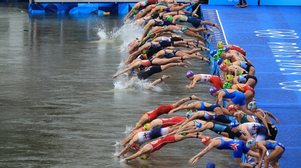 Belgijska triatlonka u bolnici posle plivanja u Seni, organizatori insistiraju da se takmičenje održi u zagađenoj reci 10