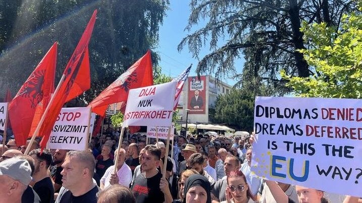 Protest Albanaca u Bujanovcu, pojačano prisustvo policije 1