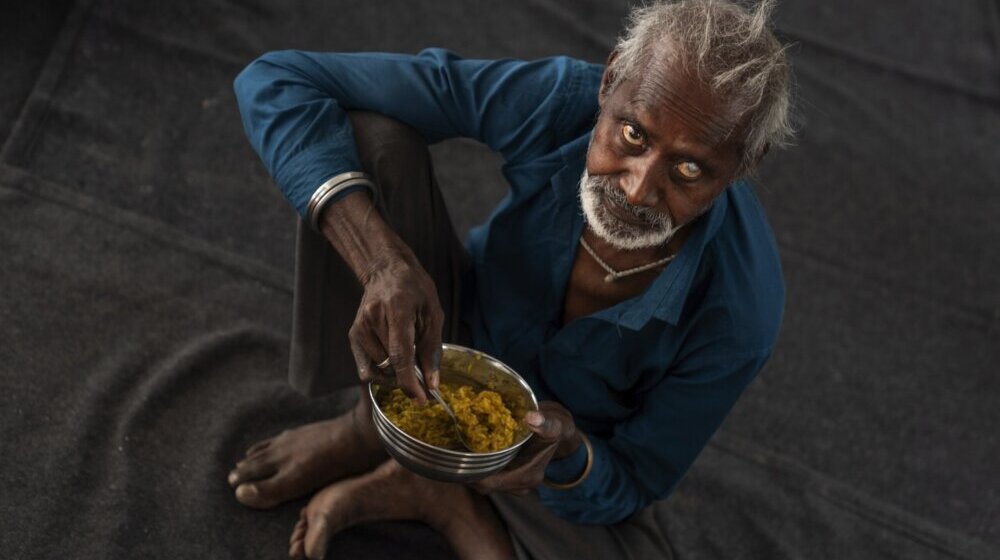 Kako Indija stari, pojavljuje se tajna sramota: Deca izbacuju stare iz kuća 11