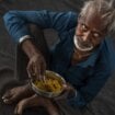 Kako Indija stari, pojavljuje se tajna sramota: Deca izbacuju stare iz kuća 12