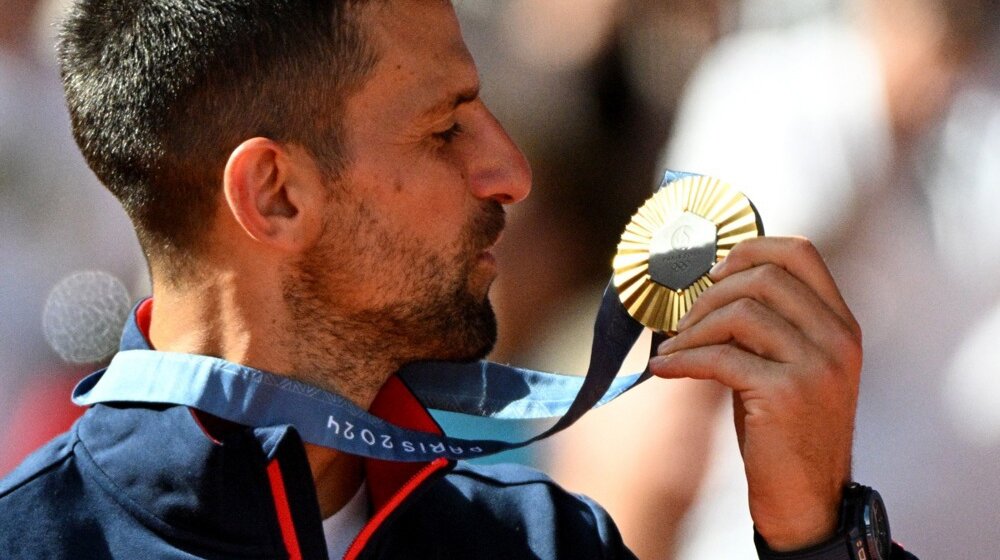 Novak Đoković pokazao zlatnu medalju svojim navijačima u “Šampionskom parku”: Ostvario sam san, najveći uspeh u karijeri 1