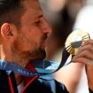 Novak Đoković pokazao zlatnu medalju svojim navijačima u “Šampionskom parku”: Ostvario sam san, najveći uspeh u karijeri 11