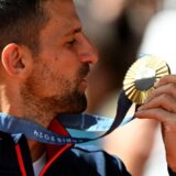 Novak Đoković pokazao zlatnu medalju svojim navijačima u “Šampionskom parku”: Ostvario sam san, najveći uspeh u karijeri 5