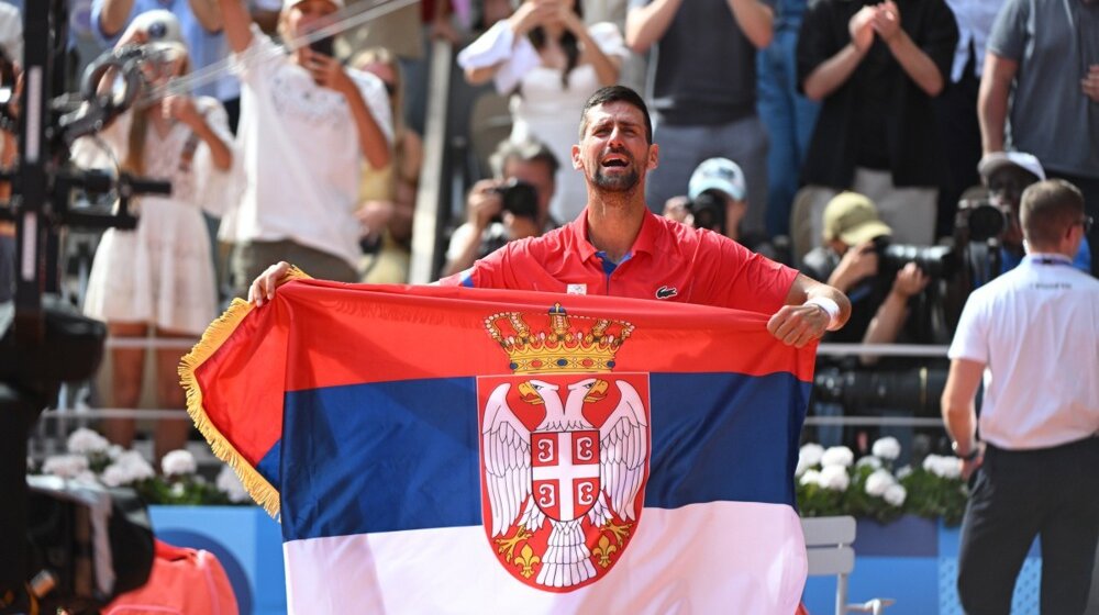 Srpski sportisti proslavljaju zlatnu medalju Novaka Đokovića u olimpijskom selu (VIDEO) 18