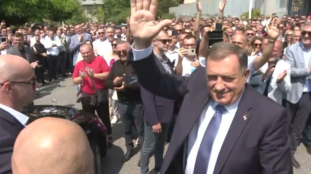 "Ukoliko se BiH pokaže kao nemoguća zemlja, pokušajmo živeti kao dobre komšije": Dodik za Glas Srpske 9