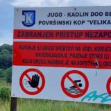 Tabla na kojoj piše "zabranjeno kupanje" na Rgotskom jezeru uznemirila Zaječarce, iz kompanije koja gazduje jezerom kažu da je to zakonska obaveza 6