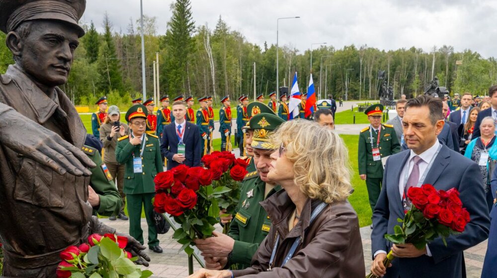 Vulin na otkrivanju spomenika partizanima u Moskvi 9